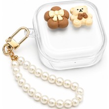 CoverZone Samsung Galaxy Buds 4 / Buds 4 Pro ile Uyumlu Teddy 3D Ayıcıklı Şeffaf Kulaklık Kılıfı – Inci Askılı, Altın Renk Karabinalı, Çiçek Figürlü Koruyucu Kulaklık Kabı