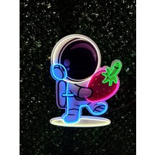 Dh Elektromarket Çilek Tutan Astronot Dekoratif LED Işık 65X50