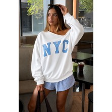 Seeh Beyaz Kayık Yaka Oversize Baskılı Kadın Sweatshirt SH204