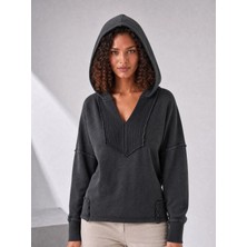 Bold & Young Kadın Antrasit V Yaka Dikiş Detaylı Parça Boya Yıkama Efektli %100 Pamuk Kapüşonlu Sweatshirt
