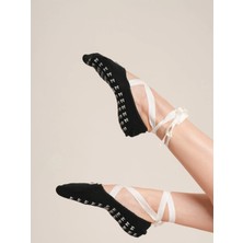 St. Morritz Ballerina Black Swan, Beyaz Kurdeleli Babet Kaydırmaz Pilates Yoga Çorabı