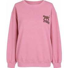 Trender Kuzu Nakış O Yaka Pembe Kadın Sweatshirt 27KDT1000025