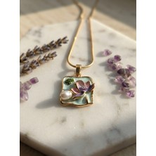 Meneva Aksesuar Vintage Tasarım Lotus Çiçeği Inci ve Böcek Detaylı Gold Çelik Kolye