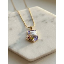 Meneva Aksesuar Vintage Tasarım Mor Zeminli Barok Inci ve Çiçek Detaylı Gold Çelik Kolye