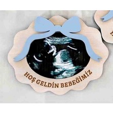 Roven Hoş Geldin Bebeğimiztasarımlı Bebek Mavisi Kurdeleli Mıknatıslı Ahşap Ultrason Çerçevesi / Bebek Hatıra Hediyeliği