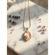 Meneva Aksesuar Vintage Tasarım Pembe Çiçek Bahçesi Inci Detaylı Gold Çelik Kolye