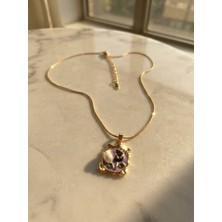 Meneva Aksesuar Vintage Tasarım Mor Zeminli Inci ve Siyah Çiçek Detaylı Gold Çelik Kolye