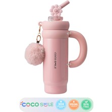 Vagonlife Cocosmile 950ML Tumbler Charm Serisi Parlak Gövdeli Kaymaz Tabanlı Pipetli/pipetsiz Kullanım Büyük Kulplu Peluş Süslü Charmlı ve Silikon Pipet Süslü SUS304 Paslanmaz Çelik Termos 6 Saat Sıcak/soğuk