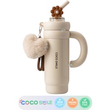Vagonlife Cocosmile 950ML Tumbler Charm Serisi Parlak Gövdeli Kaymaz Tabanlı Pipetli/pipetsiz Kullanım Büyük Kulplu Peluş Süslü Charmlı ve Silikon Pipet Süslü SUS304 Paslanmaz Çelik Termos 6 Saat Sıcak/soğuk