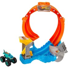 İK-AL JFR08 Hot Wheels Monster Trucks Dönen Corkscrew Shark Çarpışması