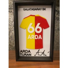Riva Self Arda Turan Sarı Kırmızı Parçalı Forma Tasarımlı 3D Çerçeveli Dekoratif Duvar Süsü ve Masaüstü Tablo 66 Numara