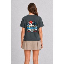 Wakha Sydney Minimalist Ikonik Tasarım Tişört - Sırt Baskılı - Füme