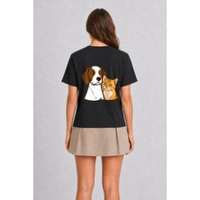 Wakha Meraklı Kedi ve Köpek Minimalist Illüstrasyon - Sırt Baskılı Tişört - Siyah