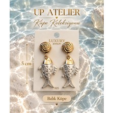 Up Atelier Gold Detaylı Balık Küpe 5cm