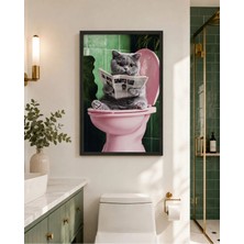 Reklamcın Gazete Okuyan Kedi Temalı Eğlenceli Dekoratif Banyo Duvar Tablosu