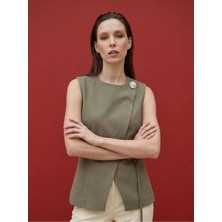 Lizay Dress Frame Vest Model