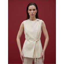 Lizay Dress Frame Vest Model