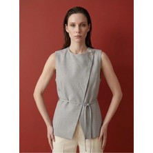 Lizay Dress Frame Vest Model