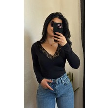 Rosyposy Siyah Dantel Yaka Çıtçıtlı Bluz
