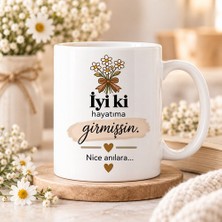 Ajans 313 Iyi Ki Hayatıma Girmişsin Yazılı Çiçekli Baskılı Kupa – Dostluk Hediyesi