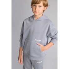 DeFacto Regular Fit Kapüşonlu Baskılı Kanguru Cepli Kalın Kumaş Sweatshirt Erkek Çocuk H9682A826WN