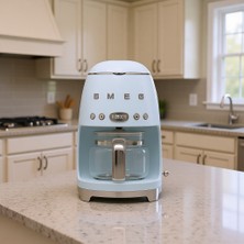 SMEG 50'S STYLE RETRO PASTEL MAVI FİLTRE KAHVE MAKİNESİ DCF02PBEU