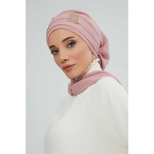 Aisha's Design Dekolte Kapatabilen Gold Aksesuarlı Şifon Hazır Türban,Pudra,HT-11