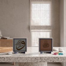 Miaju Özel Deri Dokulu Müddessir Suresi Ayeti Hat Sanatı ve Orijinal Metinli Bismillah Ile Yaşam Alanlarınıza Manevi Işık Sunan Ikili Set 10X10 Cm, Açık Kahve - Kül Gri