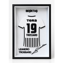 Bukalemun Shop Leandro Trossard 19 3D Kabartmalı Forma Tablo – Dekoratif Futbol Taraftar Çerçevesi