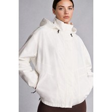DeFacto Rüzgar Geçirmez Regular Fit Reglan Kollu Kapüşonlu Yağmurluk C4949AX26AU