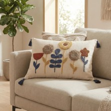Destiva Home Renkli Çiçek Bahçesi Punch Nakışlı Dekoratif Püsküllü Gizli Fermuarlı Pamuk Kırlent Kılıfı 35X55 cm