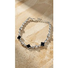 Dore Collection Siyah Yonca Figürlü Gümüş Renk Boncuklu Bileklik Metalik Zincir Detaylı Bileklik