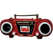 Ed Collection Retro Kırmızı Boombox Radyo Tasarım Broş – Müzik Severler Için Şık Aksesuar