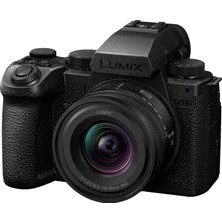 Panasonic DC-S5M2XNE Lumıx DC-S5M2X Tam Kare Aynasız Kamera, 4K 60P ve 6k 30P Sınırsız Kayıt, Döndürme Ekranı, Wi-Fi, Faz Hibrit Af, Aktif, Çift Yerel Iso ve S-R1840E 18-40MM S Objektif, Siyah