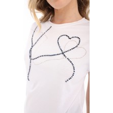 İnci Türkay Kadın Tasarım T-Shirt Lacivert Boncuk Işleme Detaylı Düşük Duble Kol Beyaz Bluz