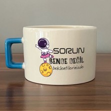 Mor Mürekkep Sorun Bende Değil Beklentilerinizde Mavi Kulplu Kare Laf Sokma Hediyesi Bardak Kupa Fincan Mug