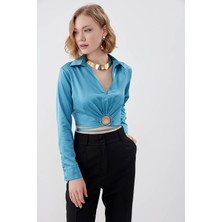 Vitrin Bel Kısmı Detaylı Crop Saten Bluz