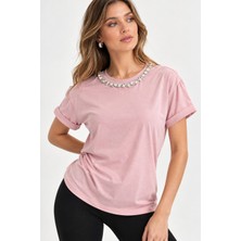 İnci Türkay Kadın Tasarım T-Shirt Taş ve Zincir Işleme Detaylı Düşük Duble Kol Pembe Bluz
