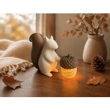 Nebron Sincap ve Meşe Palamudu Biblo / Masaüstü, Raf Dekoru / Mini Sonbahar Kış Temalı Tealight Mumlu Set / 10X7 cm Mum Dahil. Ten, Kahverengi