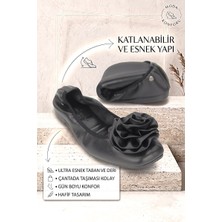 BAYÇAĞRI Kiara Katlanabilir Esnek Yumuşak Kaymaz Taban Siyah Cilt Gül Detaylı Köşe Burun Kadın Babet Ayakkabı