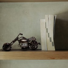 Hediye Vakti Kişiye Özel Isimli Metal Motosiklet Masa Saati – Erkeğe Hediye Dekoratif Motor Biblo