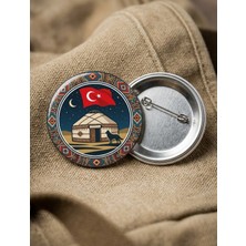 FikArt Gece Çam Ormanında Yanan Kamp Ateşi ve Bozkurt Silüeti 58MM Buton Rozeti
