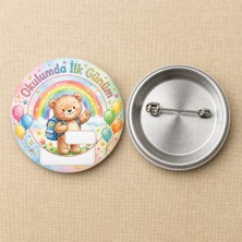 FikArt  Okulumda Ilk Günüm - Gökkuşağı Ayıcık - Okul ve Öğrenci Temalı 58MM Iğneli Metal Buton Rozet