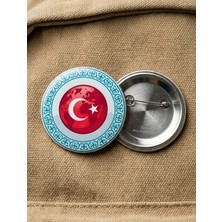 FikArt Ay Yıldız Al Bayrak Geleneksel Selçuklu Çini ve Lale Motif Bordürlü 58MM Buton Rozeti