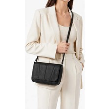 Levano Leather Hakiki Kuzu Derisi Kadın Omuz & Çapraz Askılı Çanta – Kapaklı, Ayarlanabilir Askılı, Günlük Şık Deri Çanta