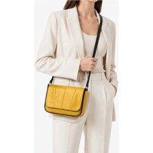 Levano Leather Hakiki Kuzu Derisi Kadın Omuz & Çapraz Askılı Çanta – Kapaklı, Ayarlanabilir Askılı, Günlük Şık Deri Çanta