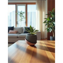 Üstüner Desenli Saksı – Drenaj Tabağı ile Modern Tasarım Haki