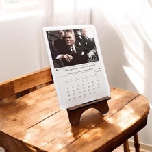 Kazan Hobi 2026 Takvim, Mustafa Kemal Atatürk Fotoğraflı Standlı Masaüstü Takvim- Ahşap Telefon Tutucu
