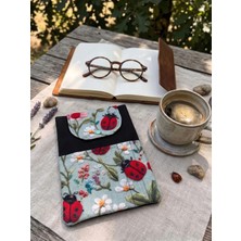 Tadsy Uğur Böceği Desenli Kitap Kılıfı Şık ve Kitap Koruyucu Kılıf Cepli Çok Amaçlı Hediye 19X25 cm
