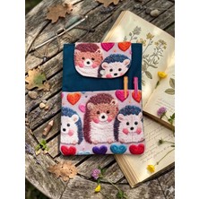 Tadsy Sevimli Kirpi Desenli Kitap Kılıfı Şık ve Koruyucu Cepli Kitap Kılıfı Çok Amaçlı Çanta 19X25 cm